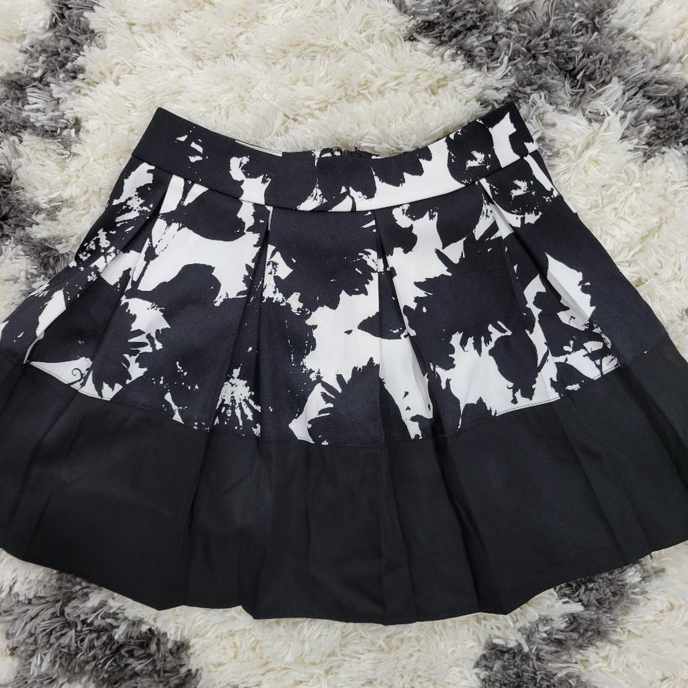 M mini skirt